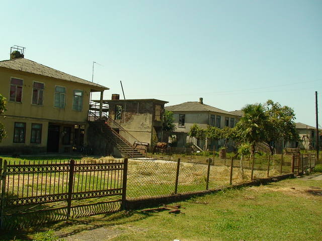 Абхазия. Очамчира. Контрасты.