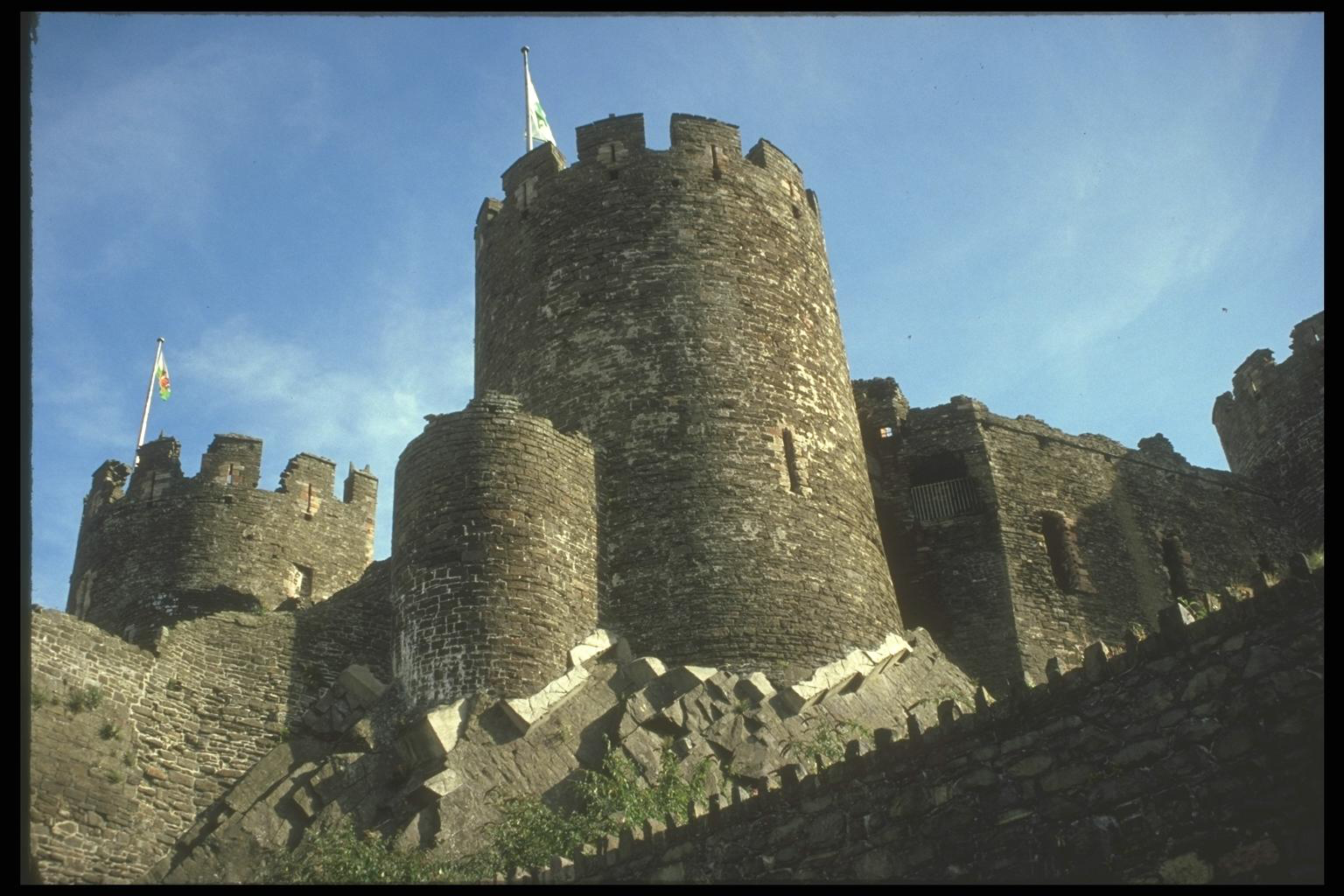 Замок с высокими башнями