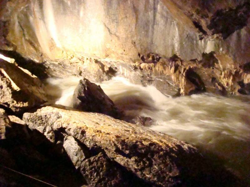 "Пещеры де Хан"