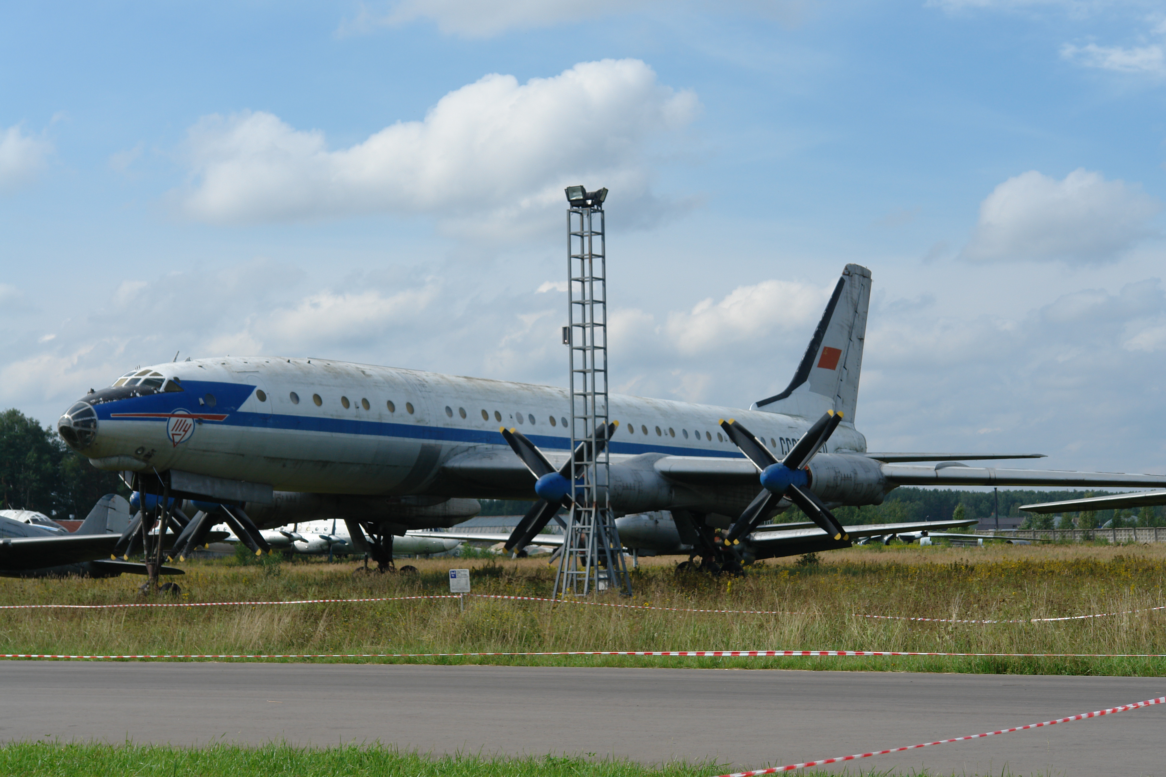 TU-114 Cleat