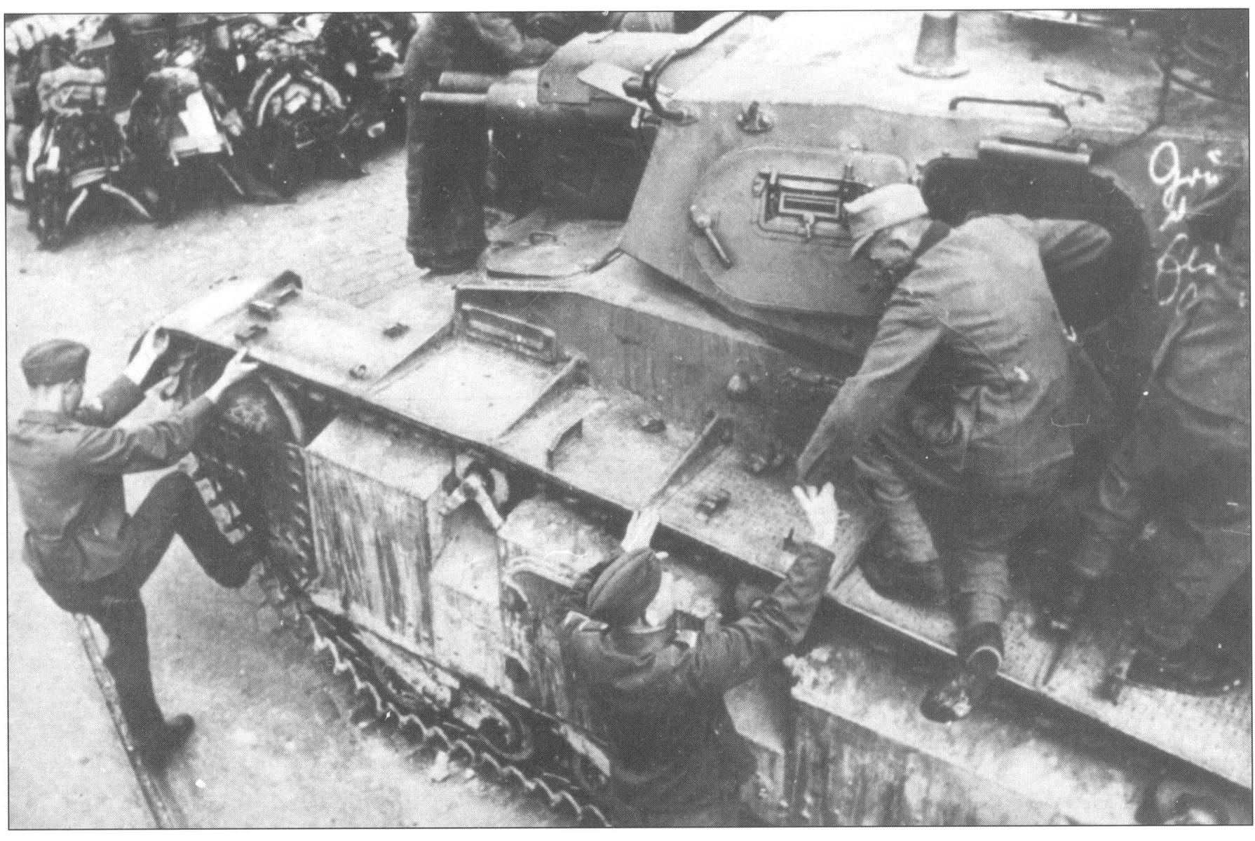 Wydawnictwo-Militaria---Mini-Tank-03---Neubaufahrzeuge-17