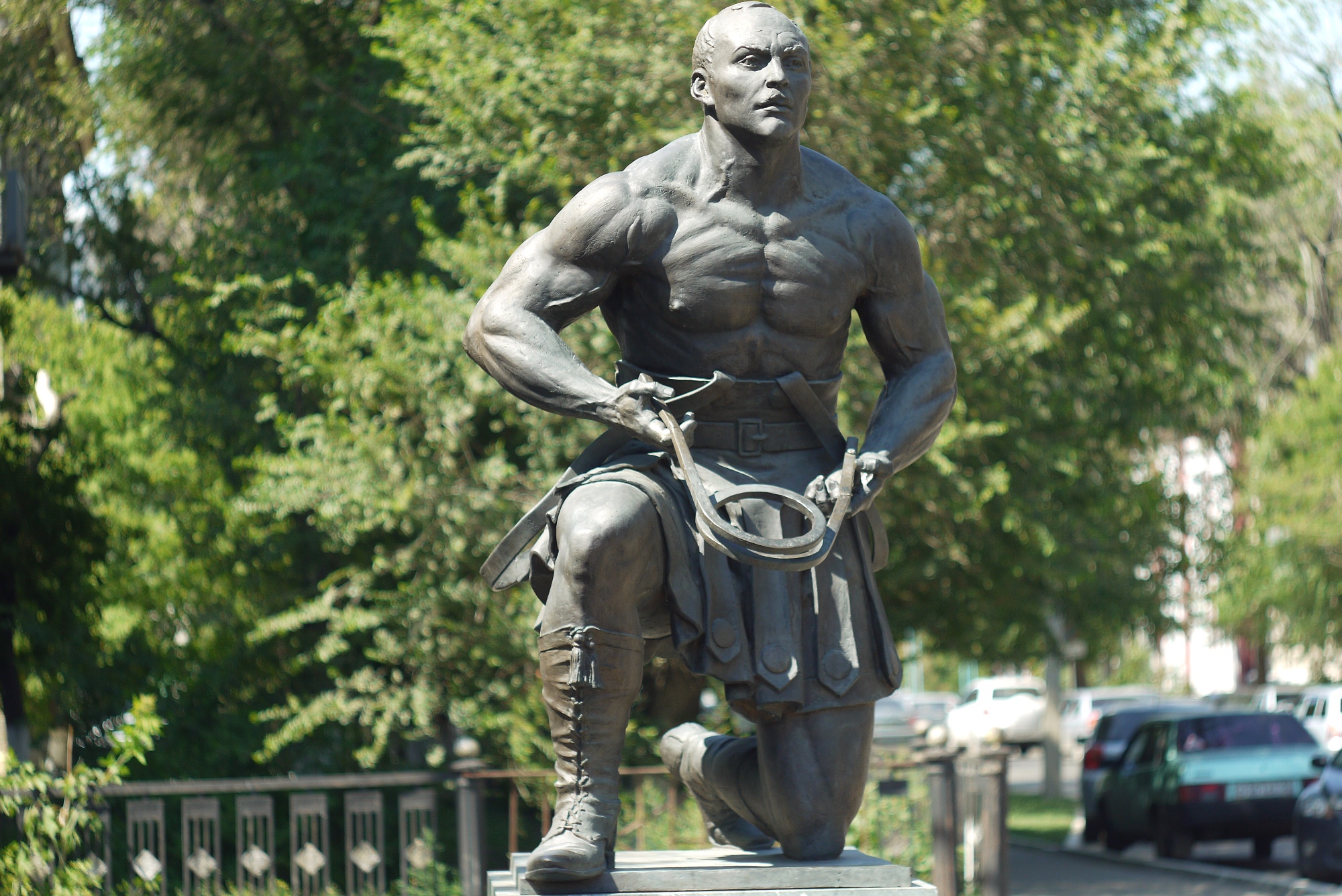 Памятник Александру Зассу в Оренбурге