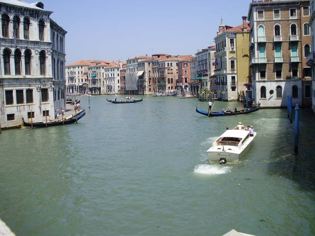 746403_m.jpg