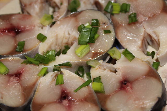 Соленая скумбрия или сельдь (селедка) : Рыбные блюда