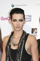 bill-kaulitz-geschminkt-und-mit-vielen-ketten