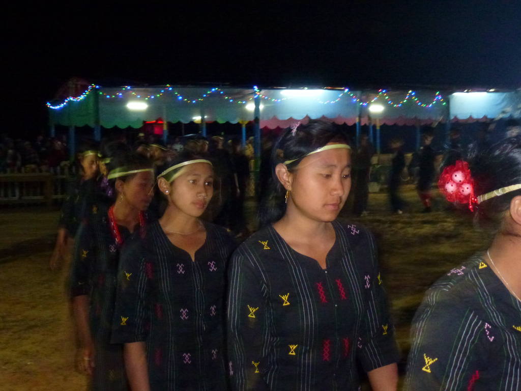 "Прилетит вдруг волшебник..."(Нага-фестиваль. Бирма. Январь 2012)