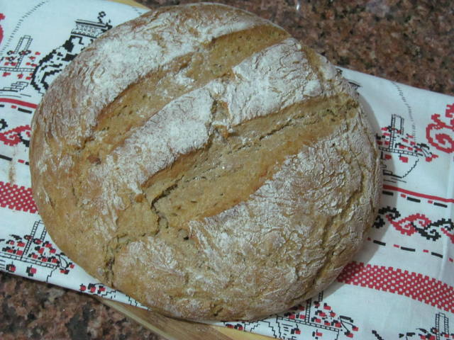 Домашний хлеб с цельнозерновой мукой, кумином и картофелем 1980218_m