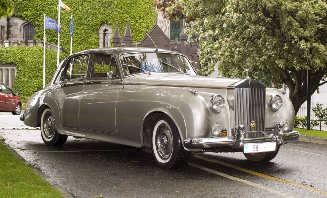 royal chauffeur vintage-rolls-royce-silver-cloud