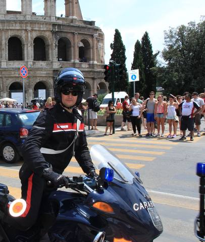 Люди в форме  (фото)