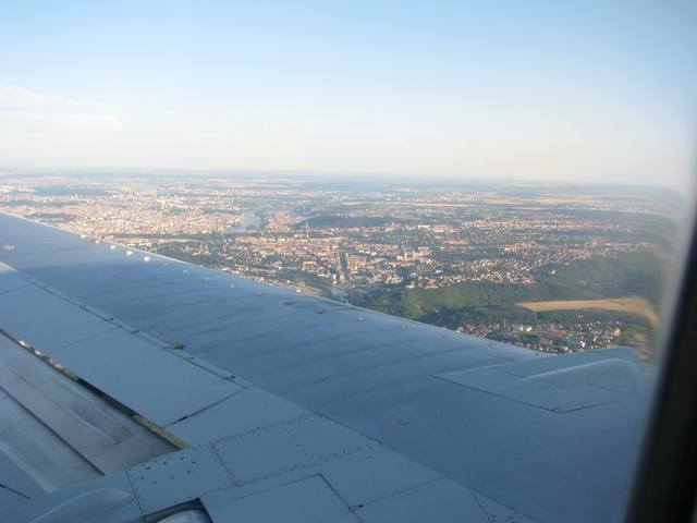 2011г07м16д_19-37_ф0026_CZ_подлет-к-аэрпПрага-Рузине