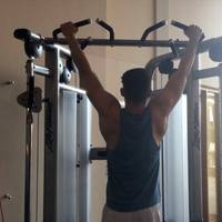workout-yougetwhatyouworkfor-pullups-tokiohotelinstagram-aliens