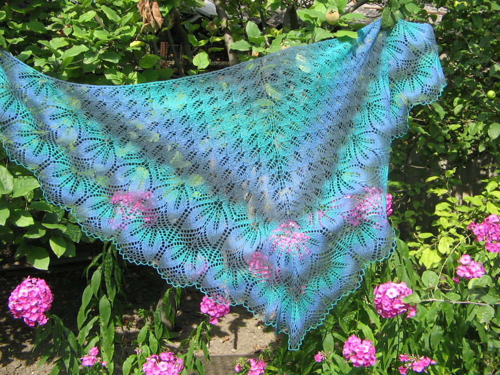 Шаль "Харуни" с двойной каймой и бисером