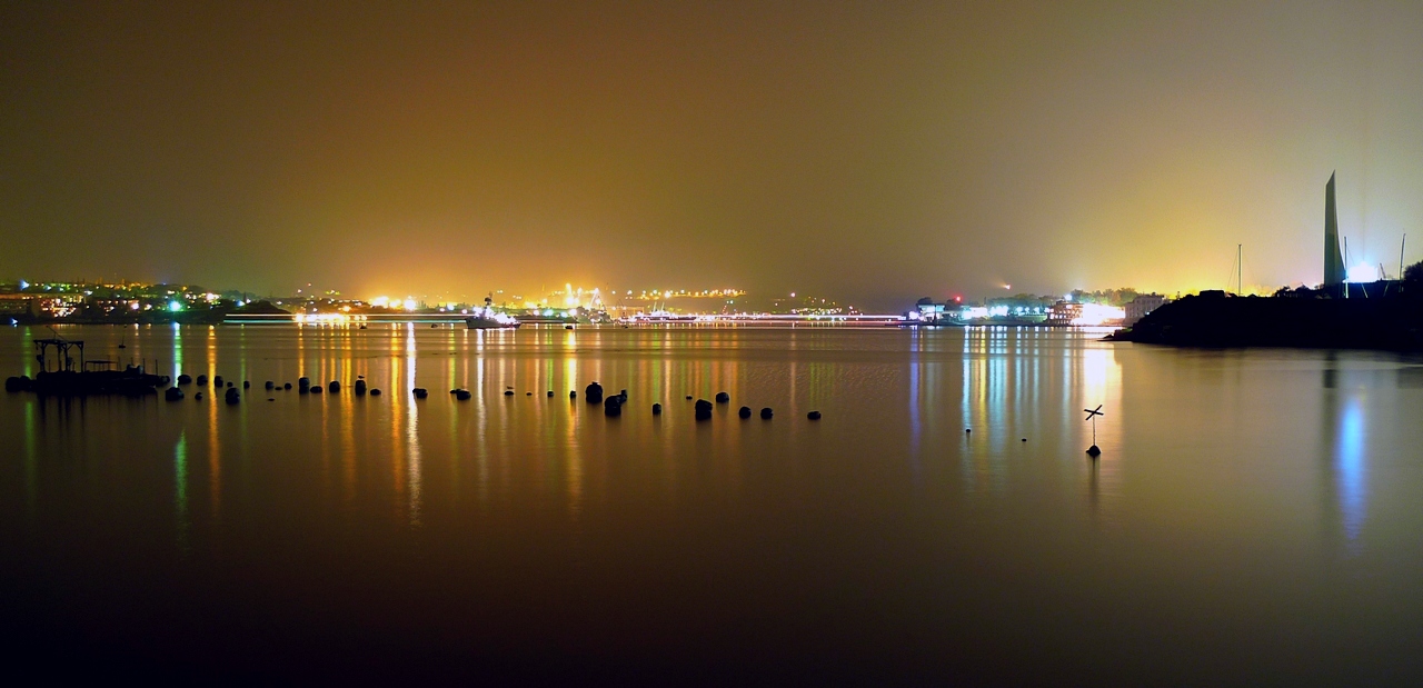 Севастополь. Ночная панорама города.