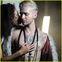 Сексуальный Билл Каулитц из Tokio Hotel без рубашки на новых эксклюзивных фотографиях со съемок клипа 'Love Who Loves You Back'