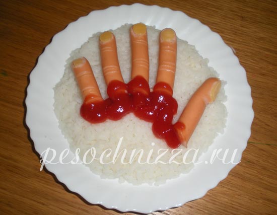 fingers-of-sausages-on-Halloween