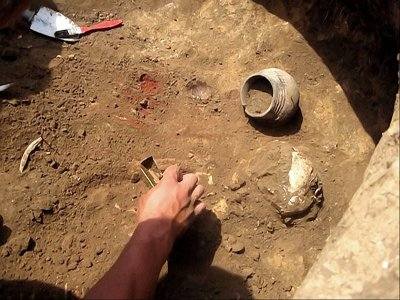 Во время археологических раскопок на Соборной горе в Смоленске обнаружена лепная керамика 6742053_m