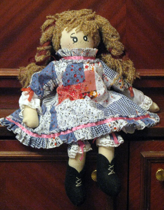 кукла (сестра подарила)