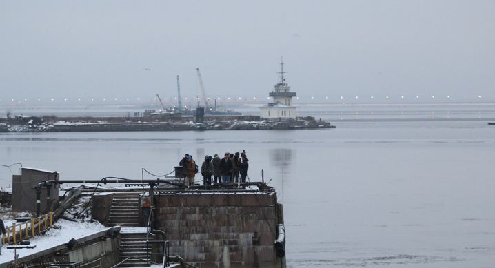 Ледокол "Красин" возвращается на набережную Лейтенанта Шмидта (видео, фото)