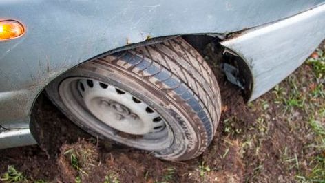 В Кингисеппе Chery "прыгнул" в кольцо (видео, фото)