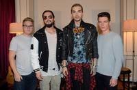 Tokio Hotel Фанаты сняли видео о продвижении альбома 'Kings of Suburbia' и опубликовали его на YouTube!