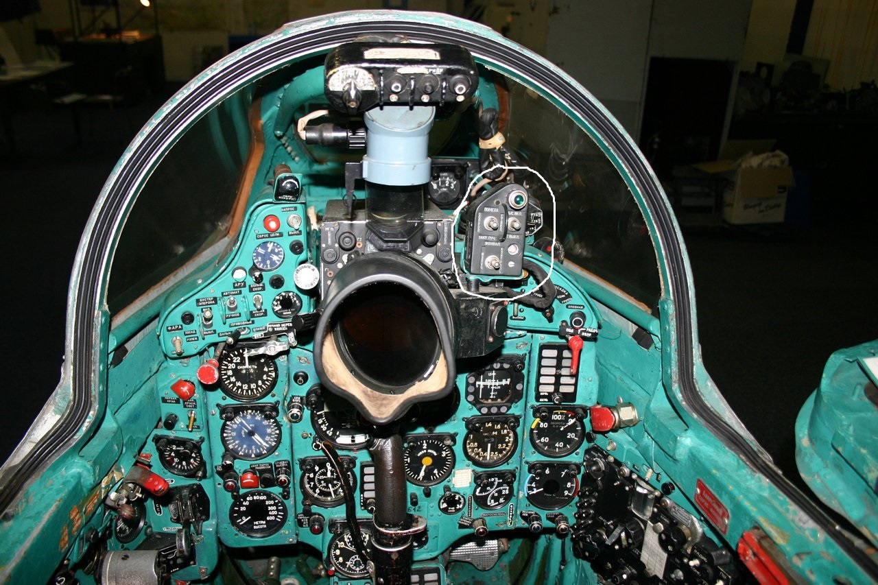 ds mig-21pfm cockpit 03