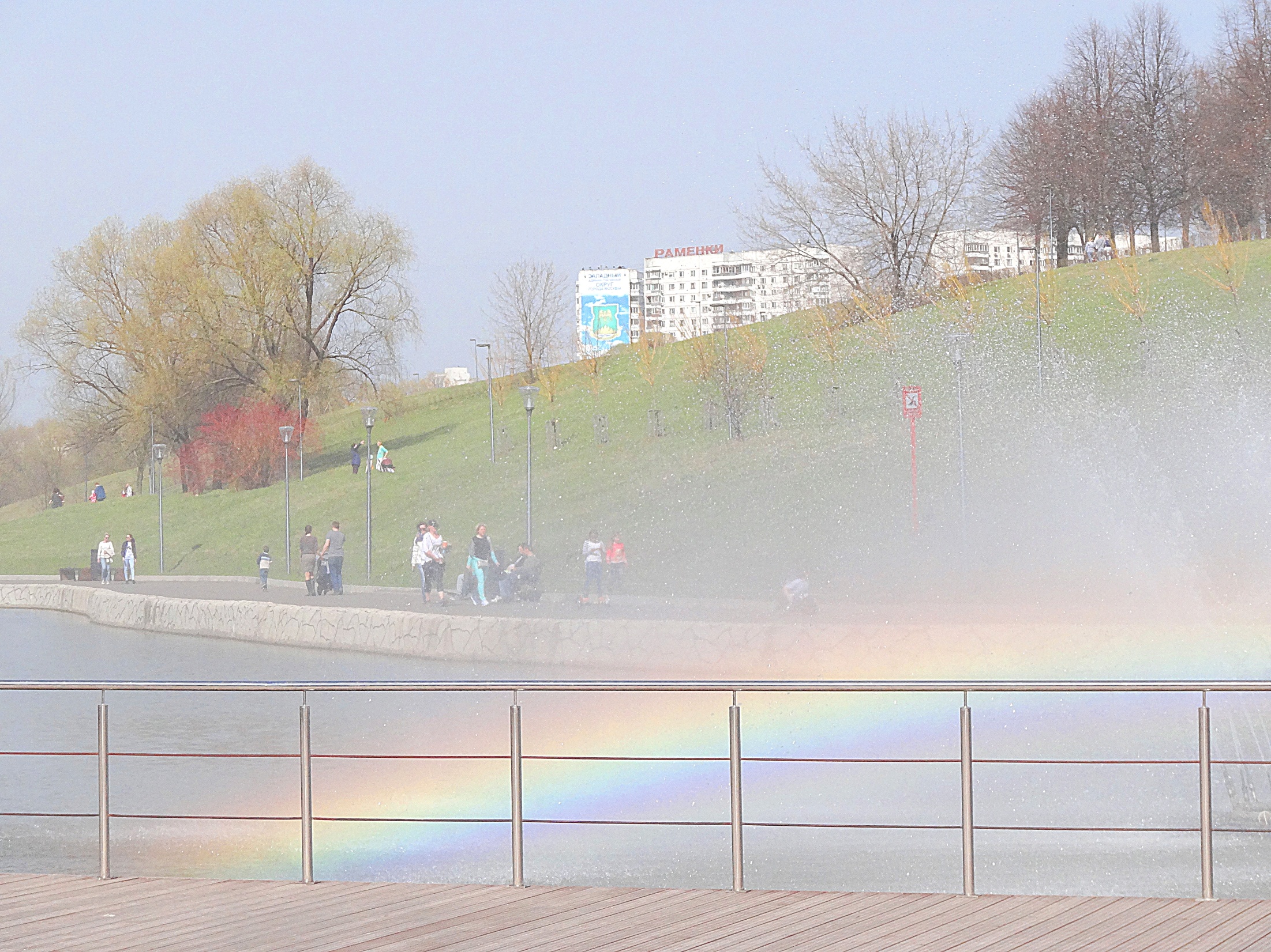 Фонтан на пруду в парке Олимпийской деревни. Фото Морошкина В.В.