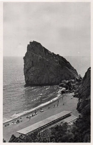 Симеиз. Пляж и гора "Дива" Фото М.Гельфага. 1958 г.