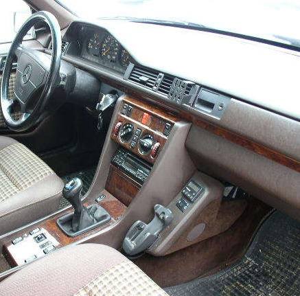 Подиумы в двери для Mercedes W124 черный винил