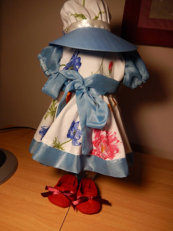 Шляпка, платье, туфельки для куклы Кати