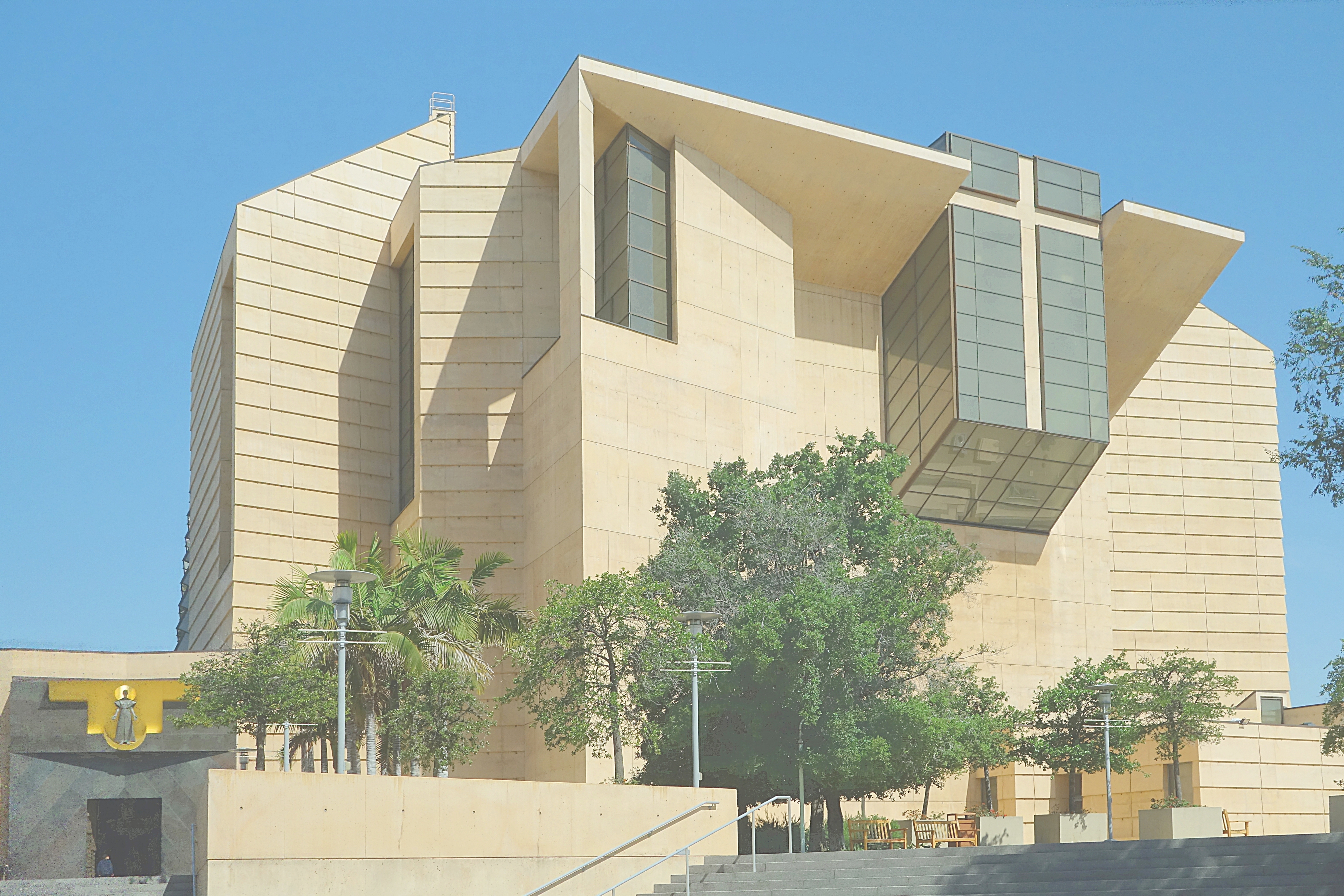 Католическая церковь в стиле модерн в Лос-Анжелесе. Фото Морошкина В.В.