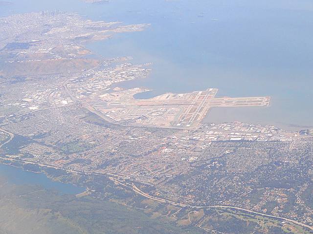 Пролетая над Тихим океаном и окраиной Лос-Анжелеса. Фото Морошкина В.В.