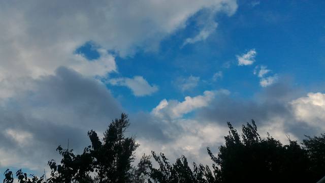 18076100_m.jpg
