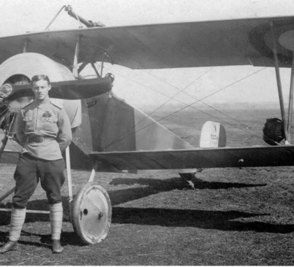 1v.Russkij-letchik-u-istrebitelya-Nieuport-N.11-Bebe.-600x545
