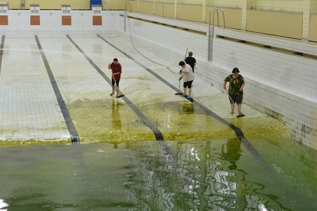 Бассейн без воды