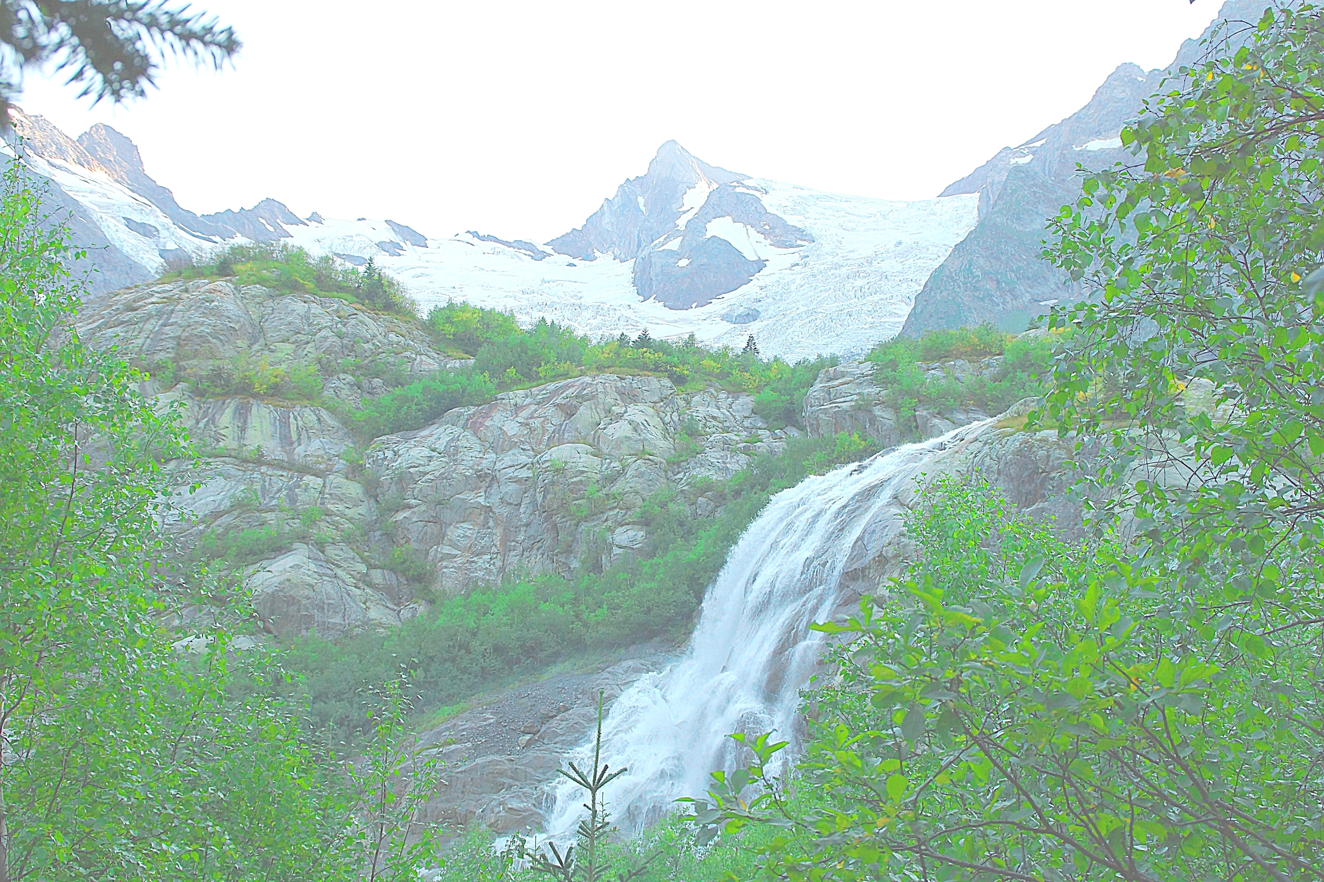 Ледник и водопад - два Алибека. Фото Морошкина В.В.