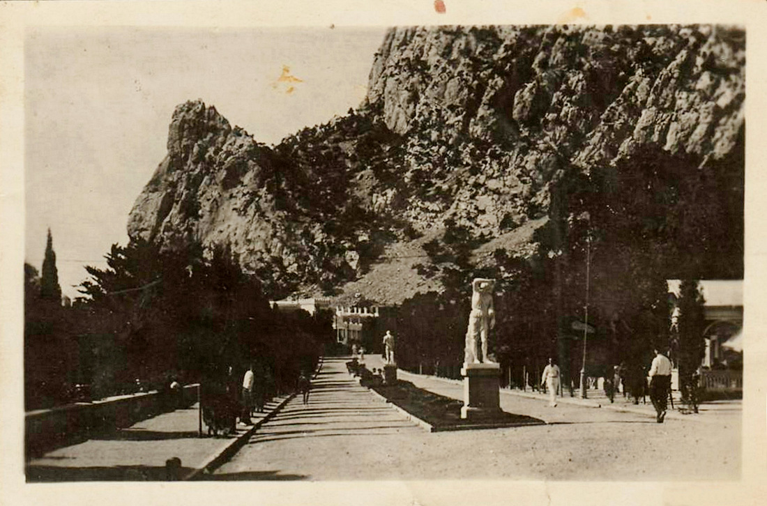 Симеиз. Проспект и гора Кошка. Фото Васильева. 1939 г