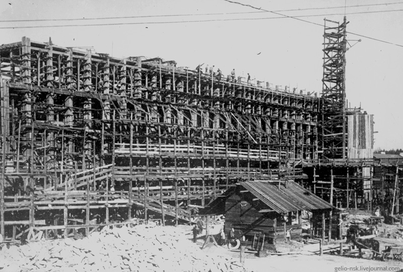 30-(1937)-Опалубка-железобетонного-каркаса-восточной-стороны-здания,-1937-год