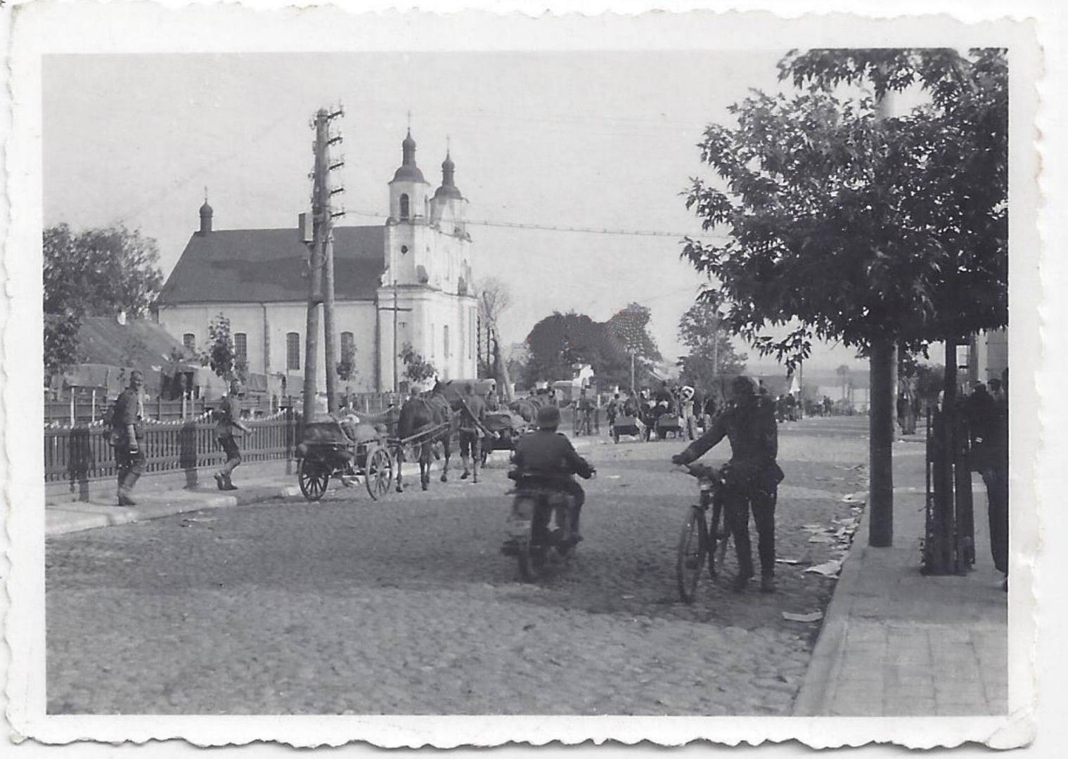 Ostfront, russische Stadt mit orthodoxe Kirche, Straße, WH Soldaten, Top