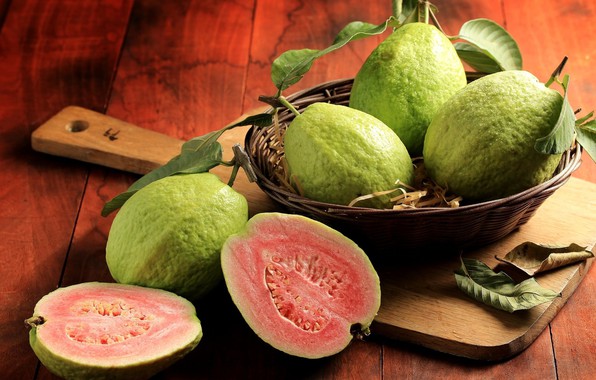 guava-doska-v-korzinke