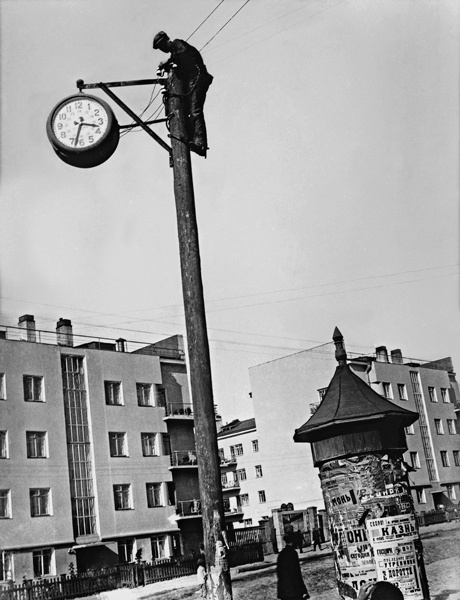 установка электрических часов 1934