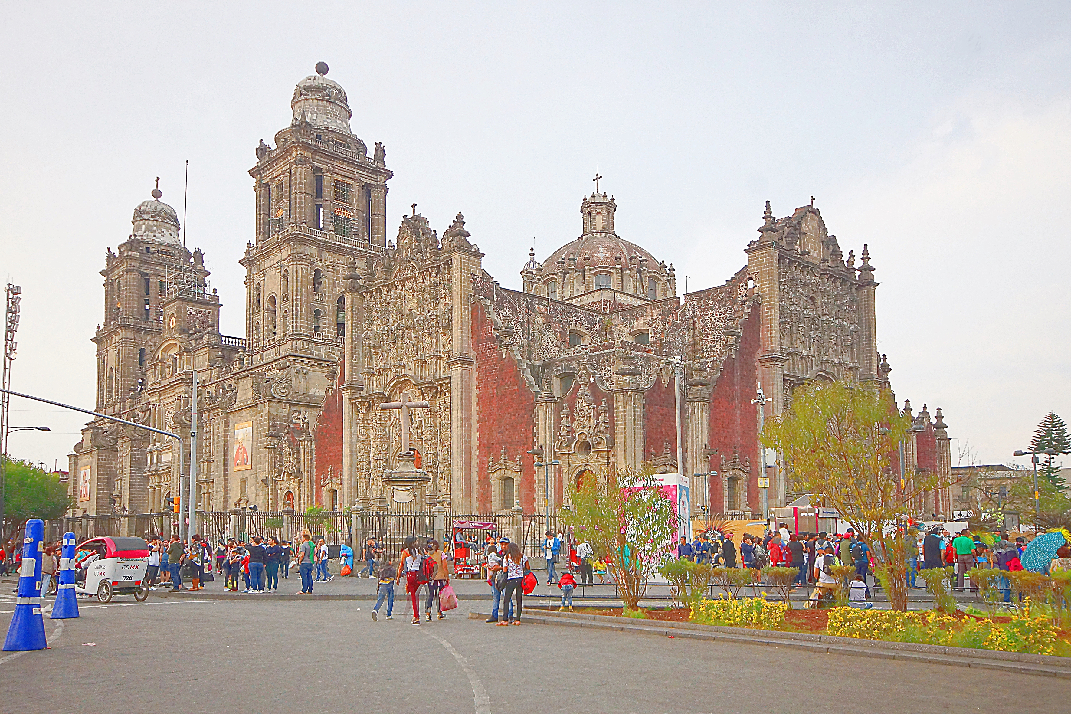 Собор Метрополитана в Мехико - крупнейший в Мезоамерике (16-18 вв.). Фото Моошкина В.В.