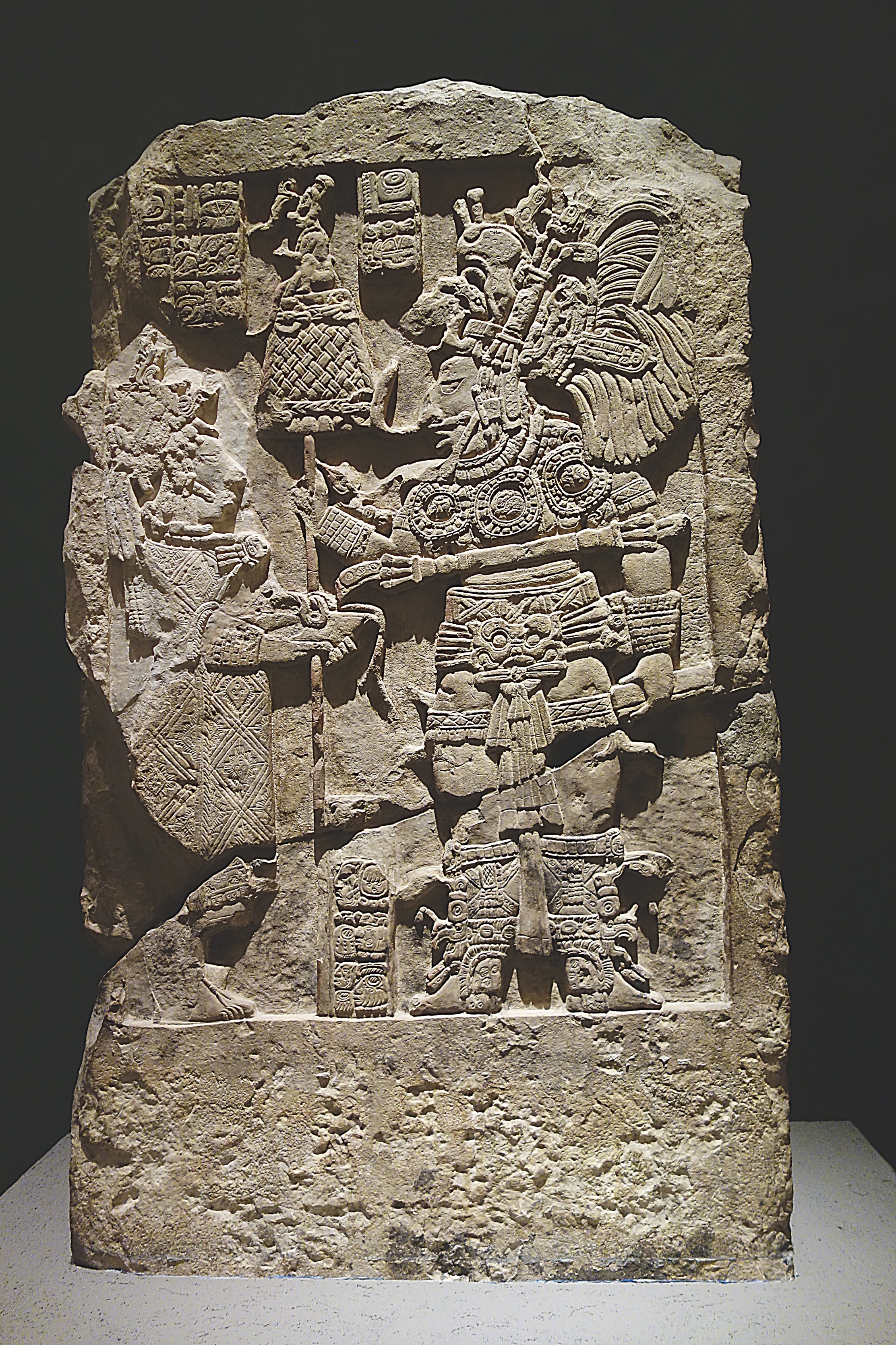 В Музее ацтекской культуры в Мехико. Каменный барельеф. Морошкина В.В.