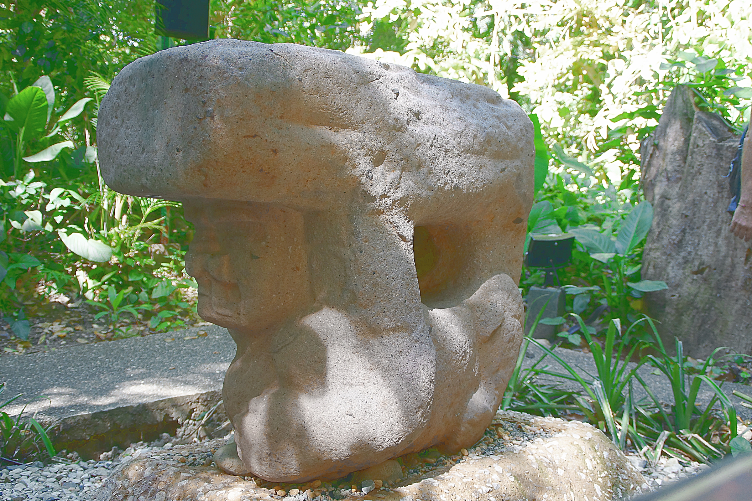 Ольмекская скульптура в парке-музее Ла-Вента. Фото Морошкина В.В.