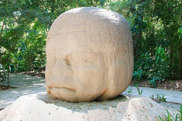 Ольмекская каменная голова в Ла-Венте. Фото Морошкина В.В.