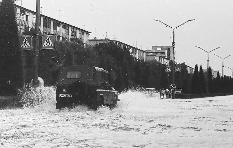 Навои - наводнение. 17 августа 1993 г.mp4 snapshot 03.29
