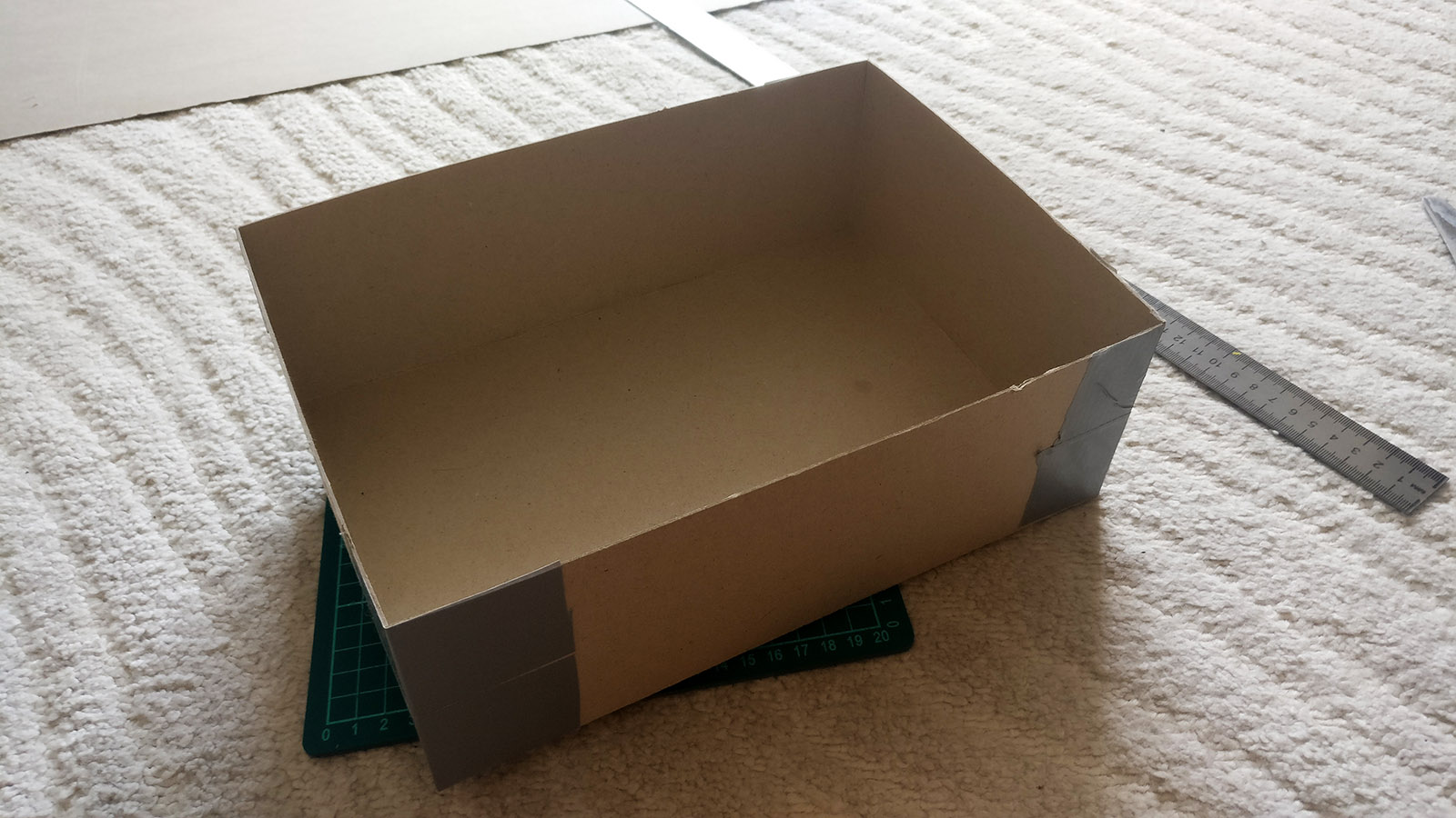 Что можно сделать из картонной коробки? Лайфхаки и полезные вещи своими руками из картона
