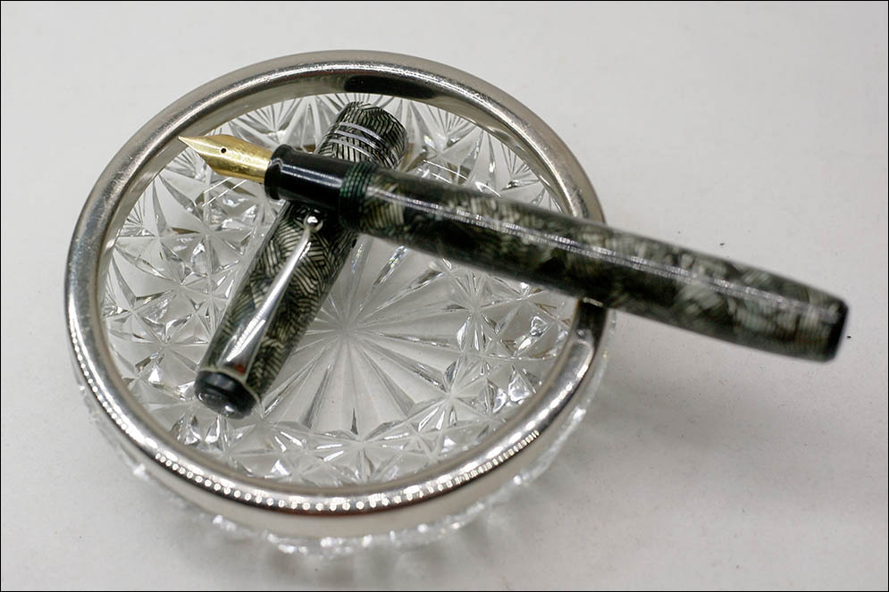 Edacoto 04 cross-striped