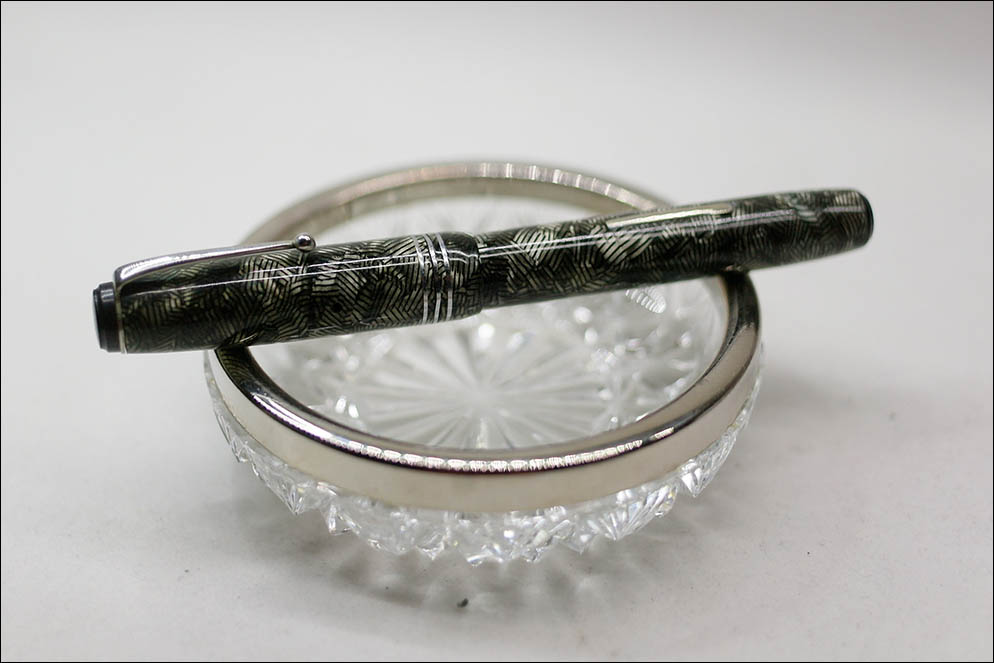 Edacoto 04 cross-striped