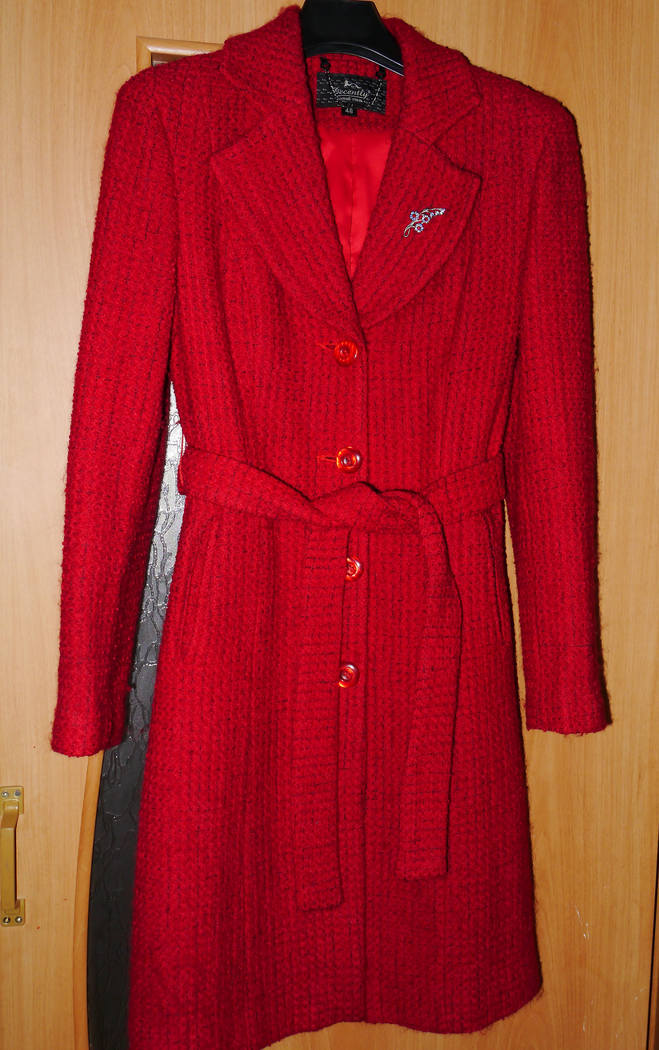 пальто красное перед