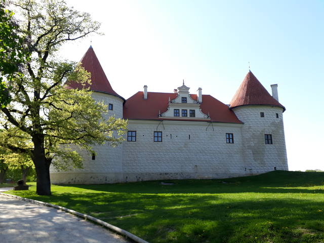 Замки и усадьбы Латвии